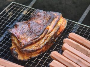Big Green Egg Large heeft een grilloppervlakte van 46 cm.